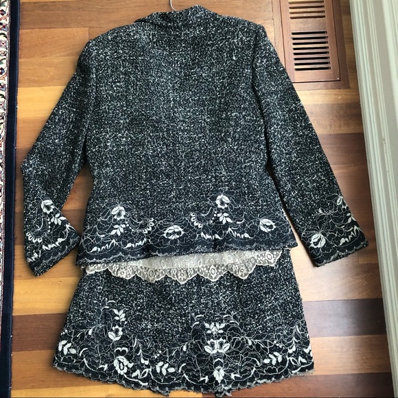 Beautiful DKNY lace skirt suit 8/10 - Picture 2 of 14